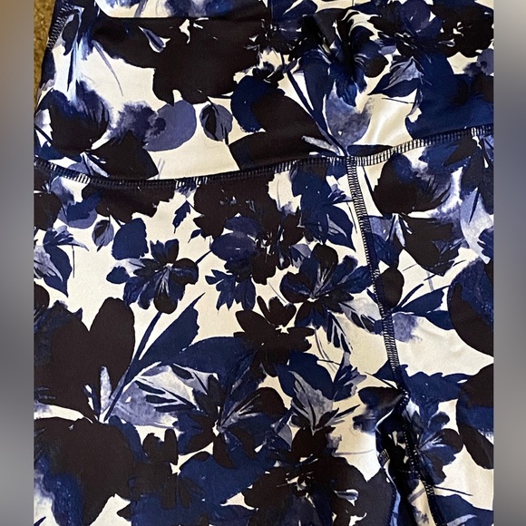 Fabletics Define Powerhold High Waisted 7/8 Leggings - Picture 2 of 3